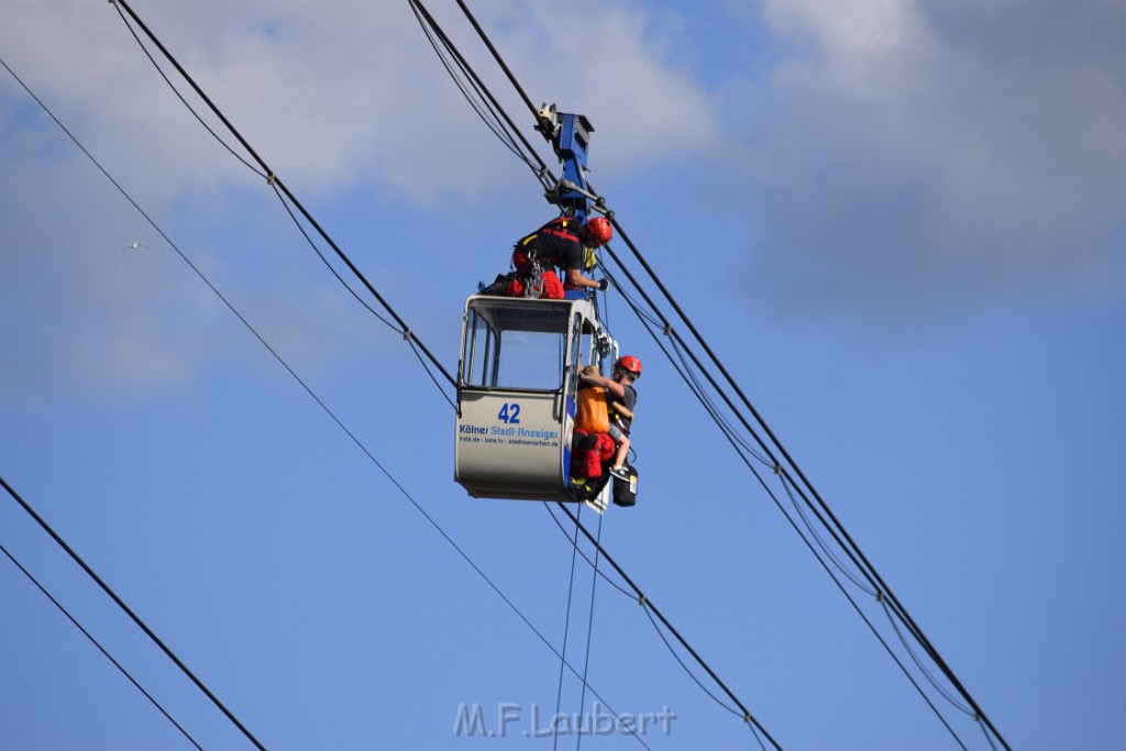 Koelner Seilbahn Gondel blieb haengen Koeln Linksrheinisch P484.JPG - Miklos Laubert